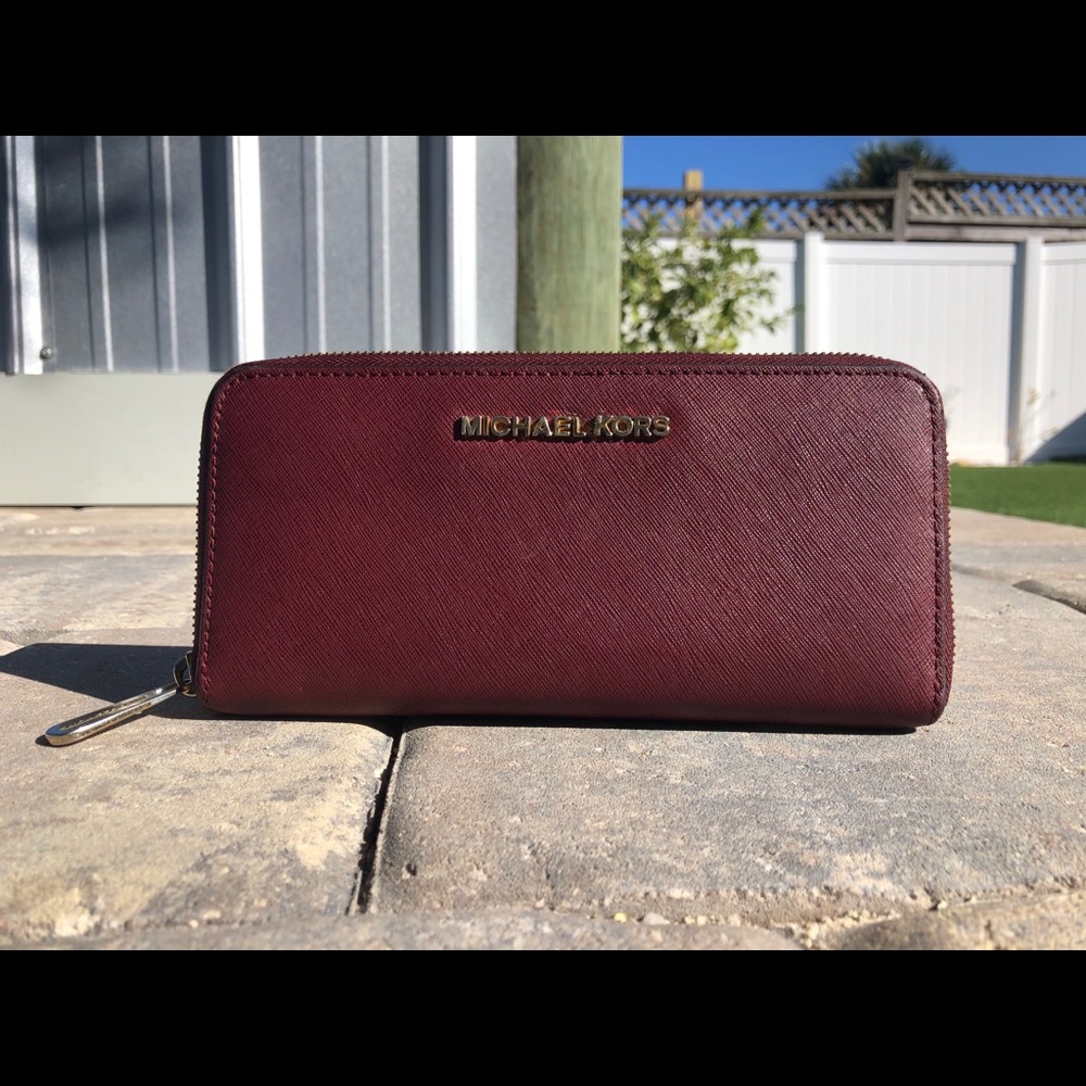 Michael Kors Zip Wallet